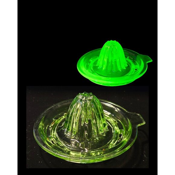 Vintage Green Glass Citrus Juicer With Handle & Spout 8" Diameter 3.5" Height De - Picture 1 of 6